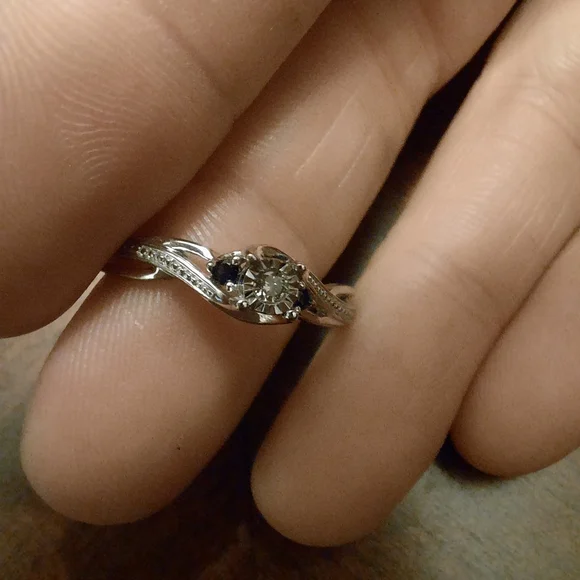 Ring - Picture 2 of 5